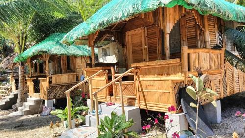 NATUA'S BEACH RESORT Room Type - Queen Room with Balcony