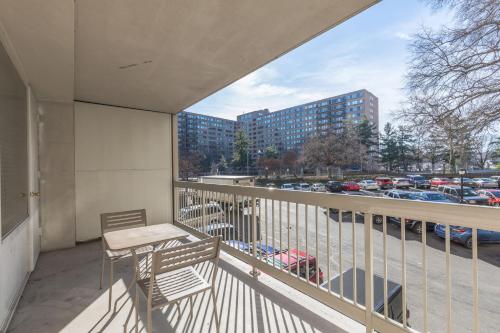 Arlington 2BR: Modern Comfort Meets City Life in Arlington, USA