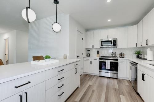 Arlington 2BR: Modern Comfort Meets City Life in Arlington, USA