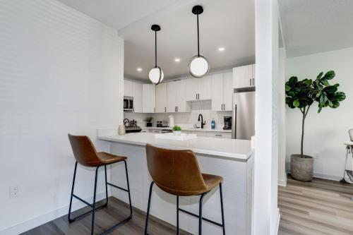 Arlington 2BR: Modern Comfort Meets City Life in Arlington, USA