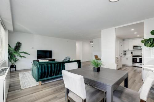 Arlington 2BR: Modern Comfort Meets City Life in Arlington, USA