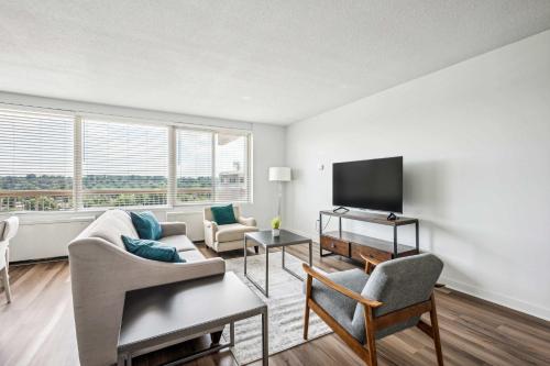 2BR Executive Retreat Near DC & Airport in Arlington, USA