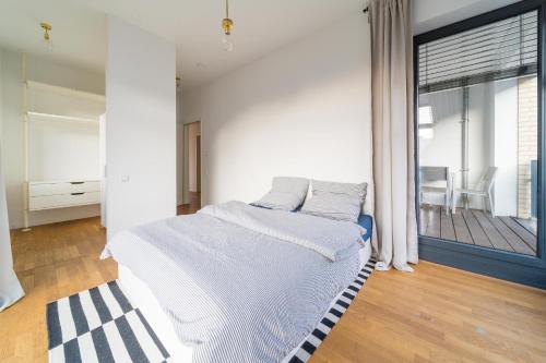 2 Bedroom Mauerpark-Apartment, Berlin Mitte View calendar, Berlín (foto 8)
