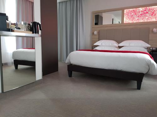 Brit Hotel de Grignan Vichy - image 3