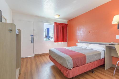 1 queen bed