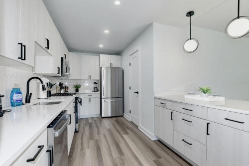 Arlington Escape: 2BR Oasis Near D C & Airport in Arlington, USA