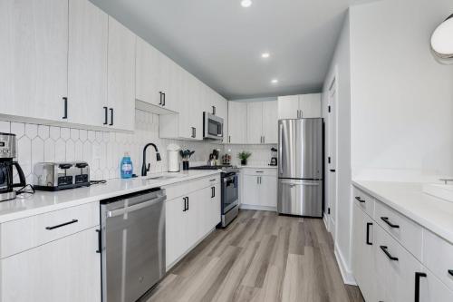 Arlington Escape: 2BR Oasis Near D C & Airport in Arlington, USA