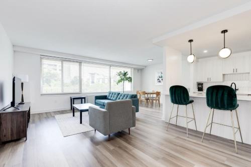 Urban Charm: 2BR Modern Retreat Close to Downtown in Arlington, USA