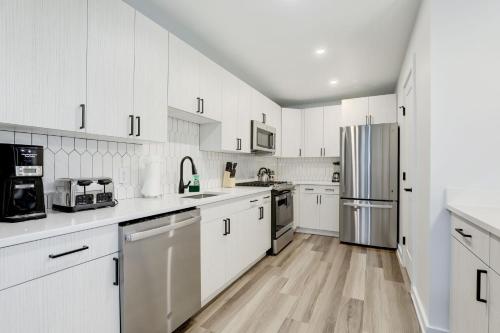 Arlington Chic 2BR - Minutes to DC and Hotspots in Arlington, USA