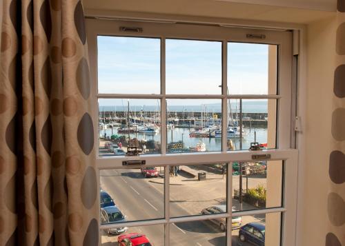 One-Bedroom Apartment with Sea View - Second Floor Stairs Only image 4