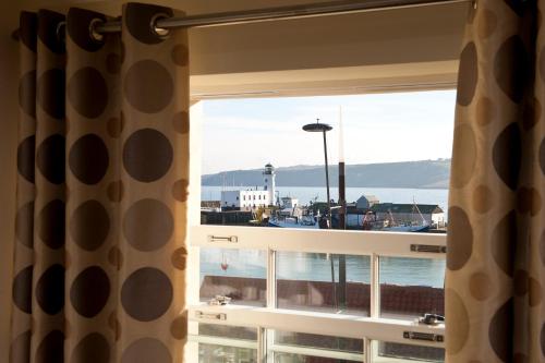 Harbourside Apartments - image 2