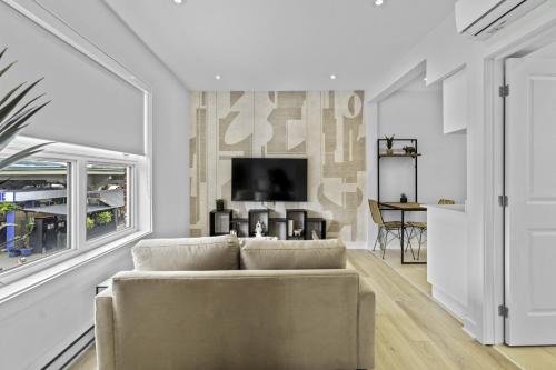 Stylish 1-Bedroom Haven by Jean Talon Market in Rosemont-La Petite-Patrie