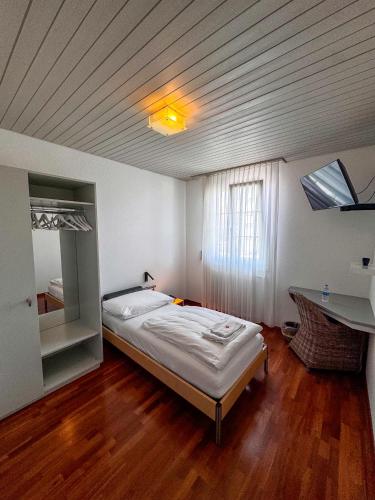 1 twin bed