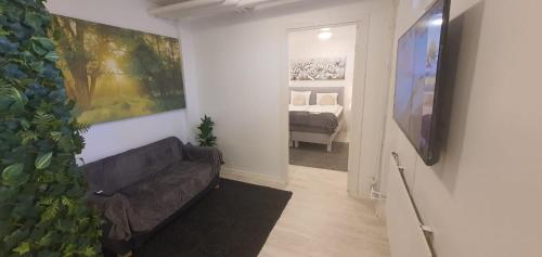 Beautiful basement apartment, very private and close to the metro, Stoccolma (foto 8)