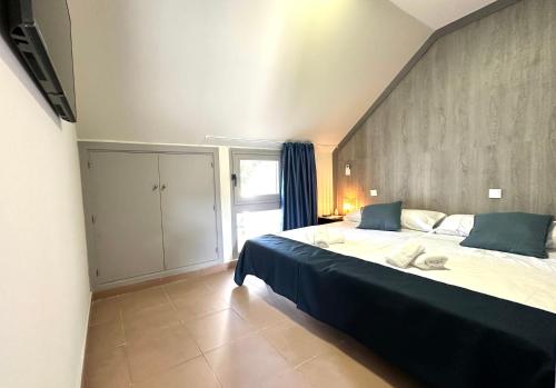 Hostal MYD Pantano in Pelayos de la Presa