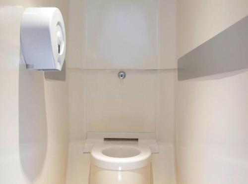 Bathroom, Meliness Hôtel in Saint-Marcel