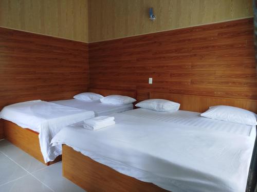 2 queen beds