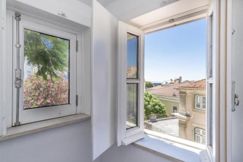 Stylish Duplex Apartment in Baixa Lisbon Central & Spacious - TTL321 - image 5