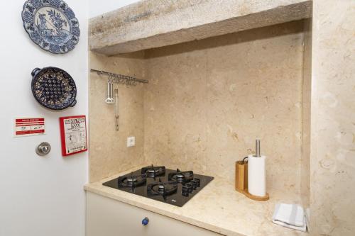 Stylish Duplex Apartment in Baixa Lisbon Central & Spacious - TTL321 - image 10