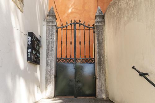 Stylish Duplex Apartment in Baixa Lisbon Central & Spacious - TTL321 - image 3
