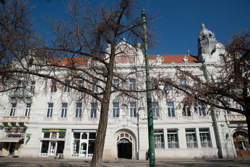 Pohled zvenku, Széchenyi Center (Szechenyi Center) in Szeged