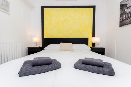 Yellow Room, Mediolan
