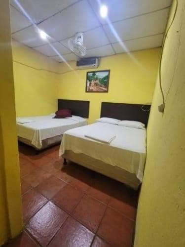 Andino's Hotel Bar y Rest El Viejo Chinandega - Photo 3