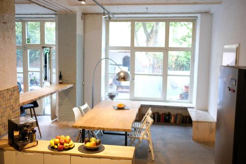 Urban Loft in Vibrant Kreuzkölln - 3BR - 160sqm - 5 showers