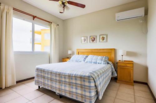 2 bedrooms, 5 beds