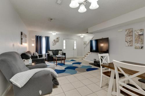 2 BDR with Free Parking! 2M to Broadway!