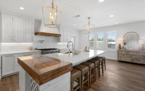 Happy Hours by Oversee 30A in Santa Rosa Beach, USA