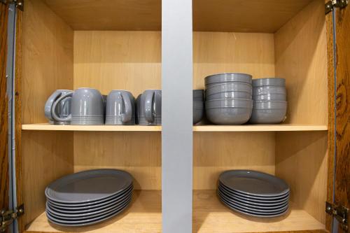 5min to DT - King Beds - Parking - Telescope - Private Balcony