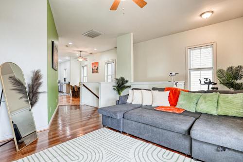 5min to DT - King Beds - Parking - Telescope - Private Balcony