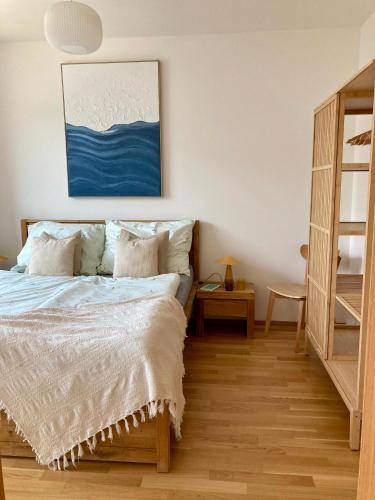 Charming apartment with a balcony in a great location, Praga