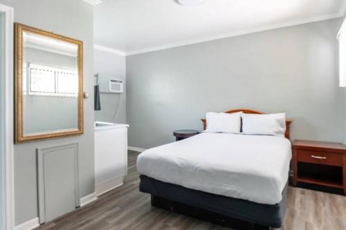 Cozy Detroit Studio, Metropolitan Airport in Woodhaven, USA