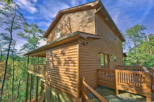 Private Paradise #2810 by Aunt Bug's Cabin Rentals - main image