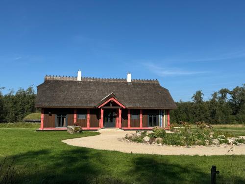 Ülase Riverside Lodge, Rural Retreat for 20 Guests, Private Smoke Sauna Available, Estonia, Lohu