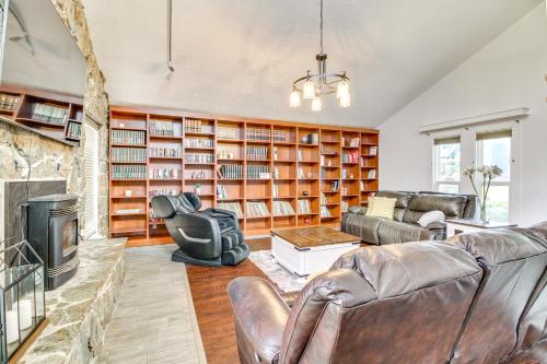 Deck, Putting Green and Views Albuquerque Oasis