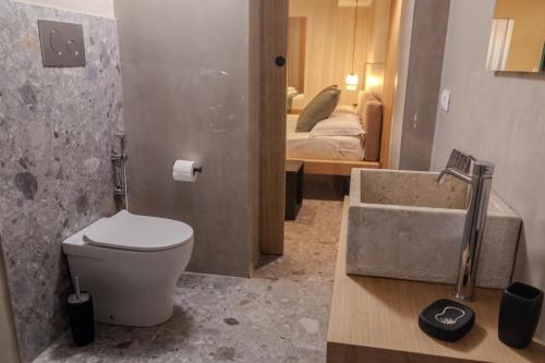 Double Room image 6