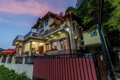 ELIVAAS 3 BHK with Entertainment lounge - The Meadow, Nainital