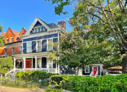 Charming 1800s Home in Historic Hills District in Saint Paul, USA
