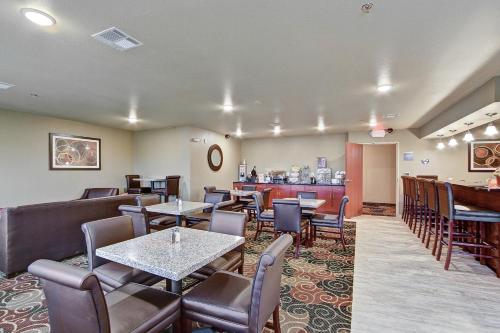 Cobblestone Hotel & Suites Pulaski/Green Bay