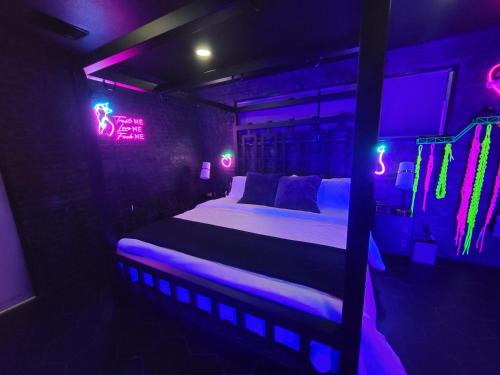 Adult-Only Hotel with Themed Rooms and Mermaid Pool in Cypress Gardens, USA
