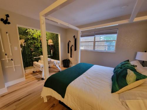 Adult-Only Hotel with Themed Rooms and Mermaid Pool in Cypress Gardens, USA