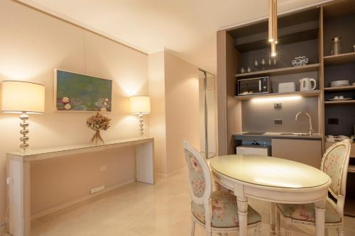 ห้องครัว, Estupendo Depto Lujo Deco Recoleta Armani powered by Argenhost D417 in รีโคเลต้า