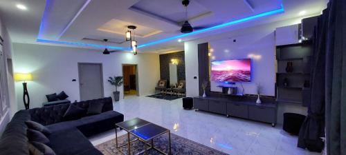 Luxurious kashmir house near Islamabad airport - image 2