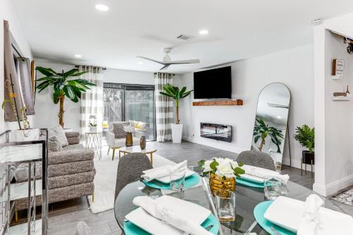 Hutchinson Island Beach Home Beach Access and Patio in Fort Pierce, USA