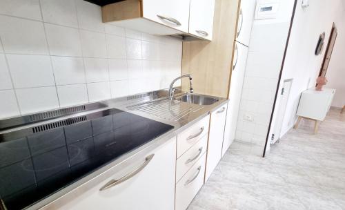Apartment with Shower image 5