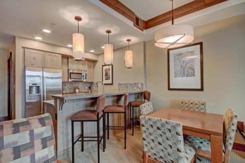 Breckenridge 1 Bedroom Condo at One Ski Hill Ski-in Ski-out concierge servies - image 13