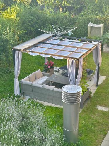  Gemütliches 2 Zimmer Studio mit Gartensitzplatz in Fällanden